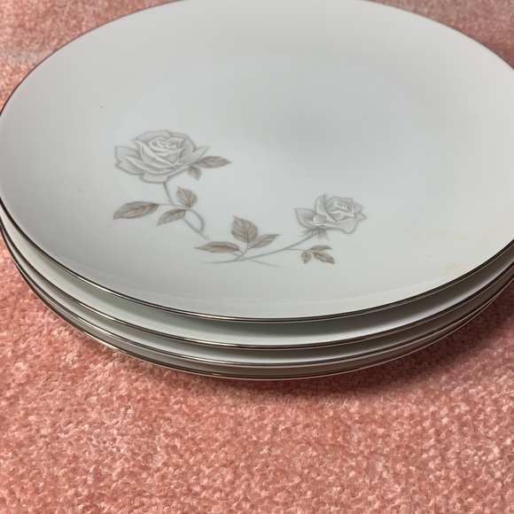 Noritake China Rosay dinner set - Picture 4 of 15